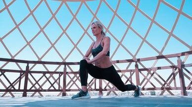 Clase deportiva en casa